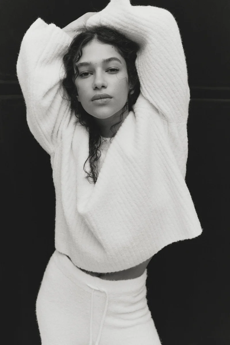 اتش اند ام كنزة مصنوعة من مزيج الصوف المرن والناعم